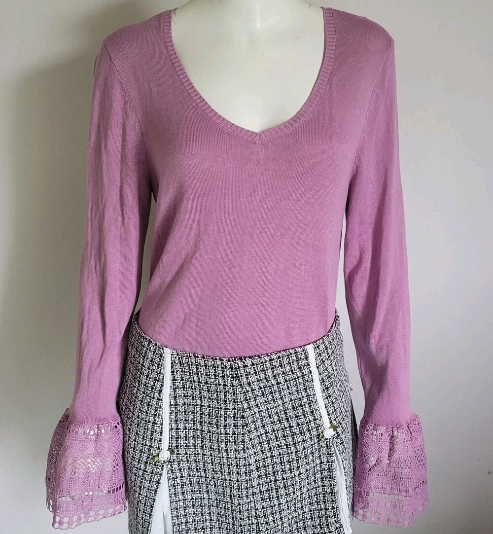Hannah Womans Sz. L Lighweight Lace Trimmed Long Sleeve Sweater Light Purple